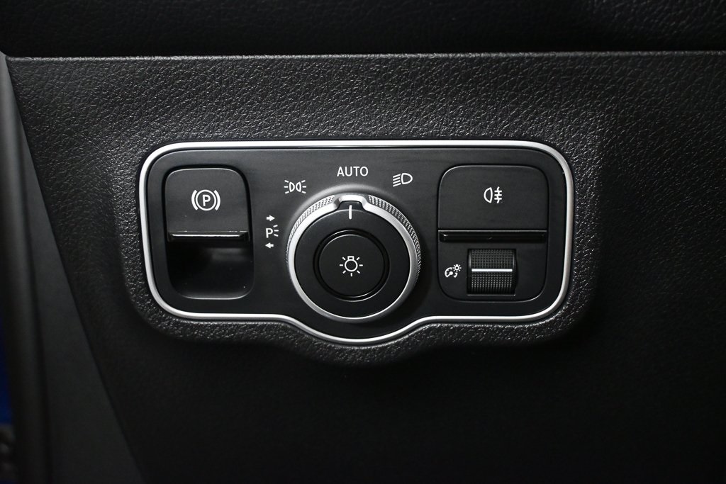 2024 Mercedes Benz GLB 250 4MATIC photo 8