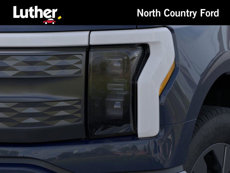 2025 Ford F-150 Lightning Lariat photo 18