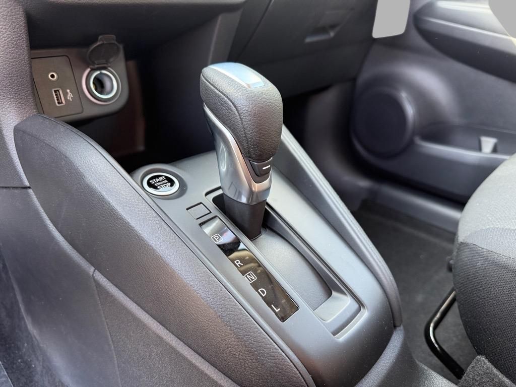 2025 Nissan Kicks Play S photo 9