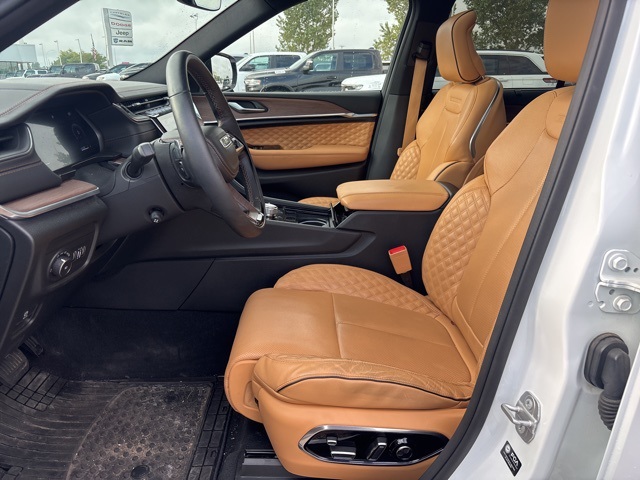 2022 Jeep Grand Cherokee Summit photo 8