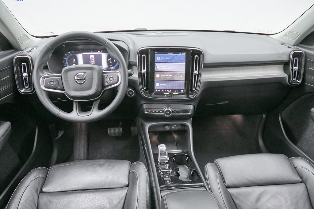 2023 VOLVO XC40 - Image 24