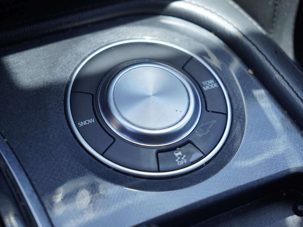 2022 Nissan Armada SV photo 21