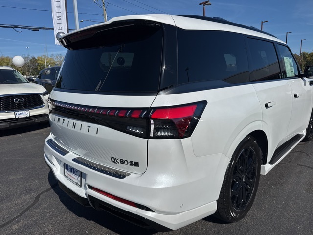 2026 Infiniti QX80 Sensory photo 3