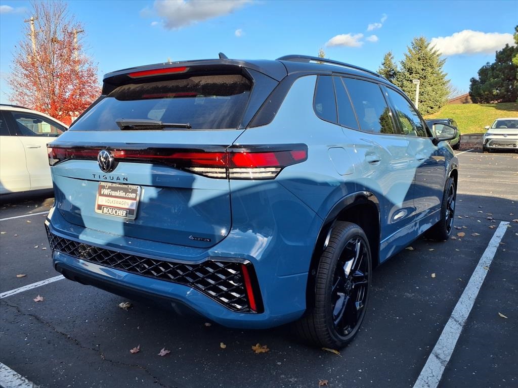 2026 Volkswagen Tiguan SE R-Line Black photo 3