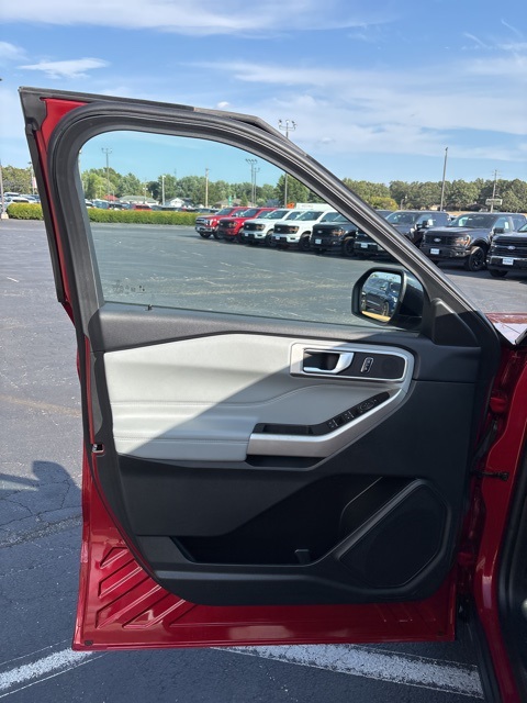 2023 Ford Explorer XLT photo 12