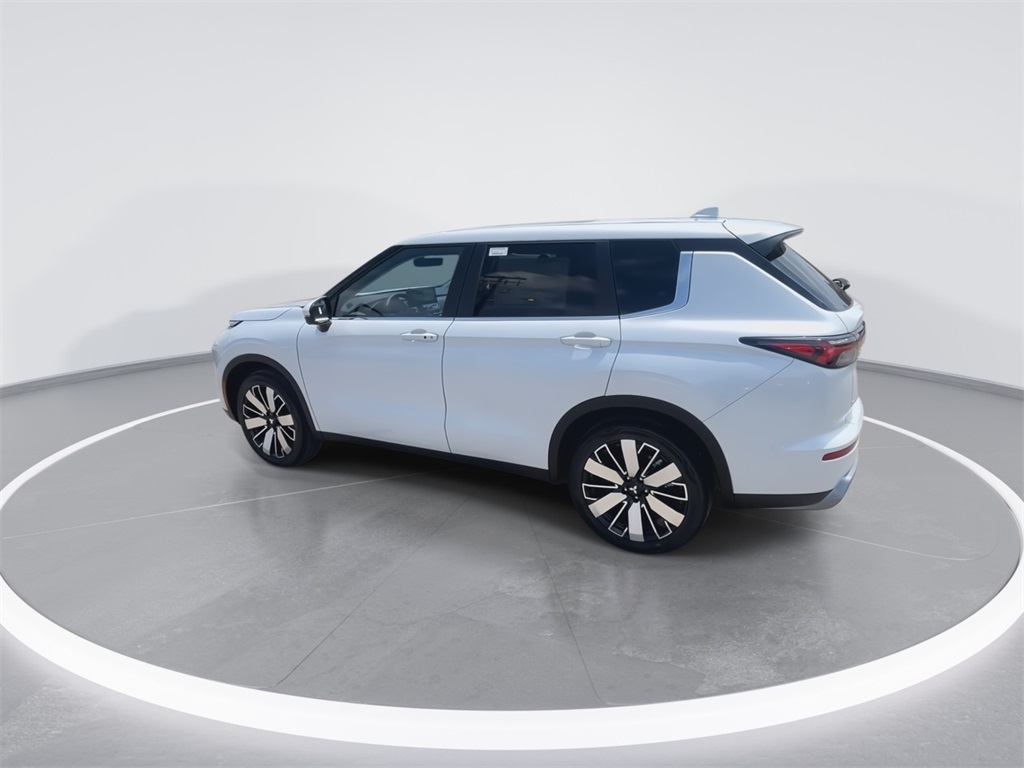 2025 Mitsubishi Outlander SE photo 6