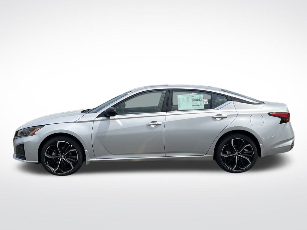 2025 Nissan Altima 2.5 SR photo 2