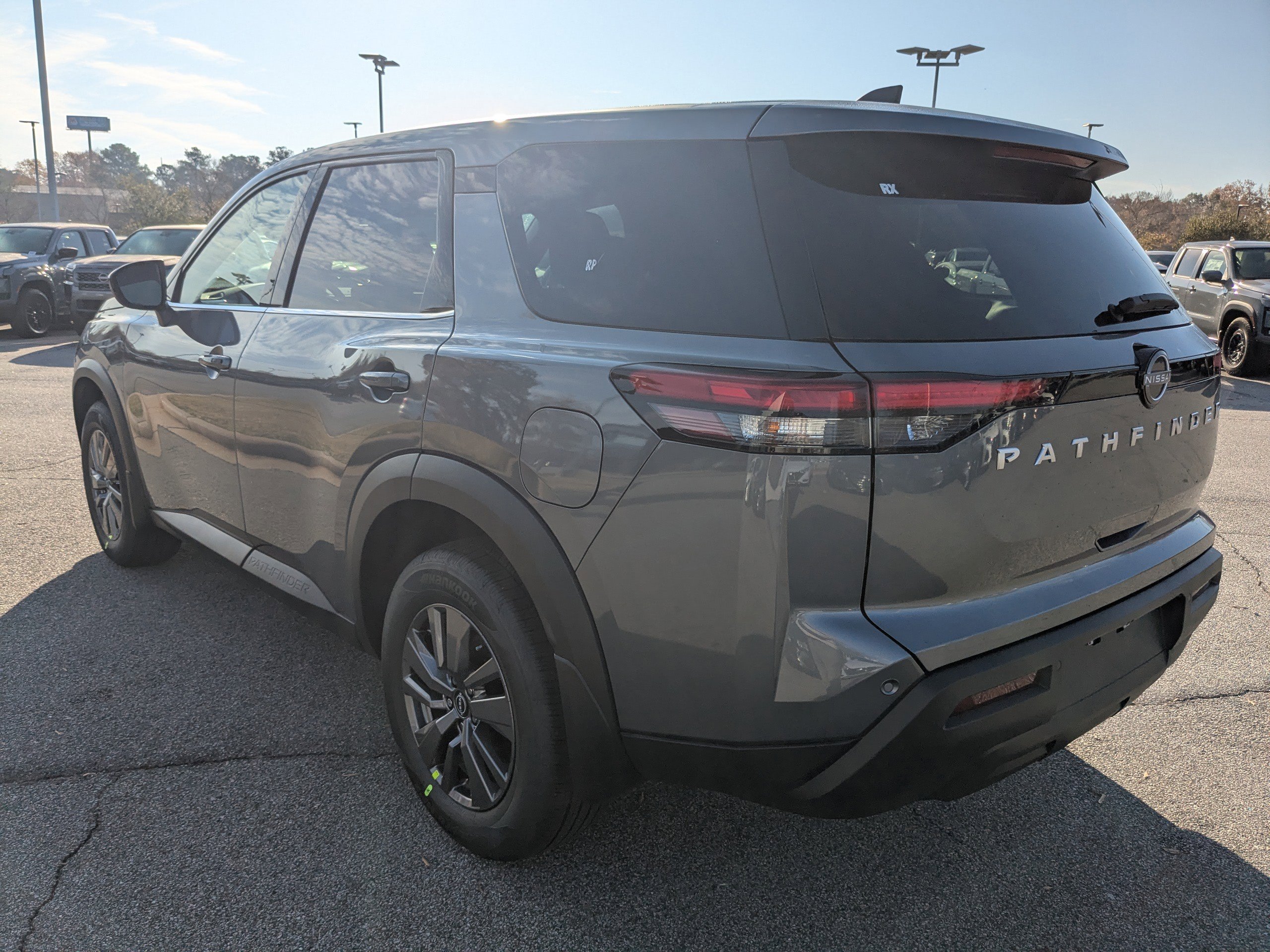 2025 Nissan Pathfinder S photo 3