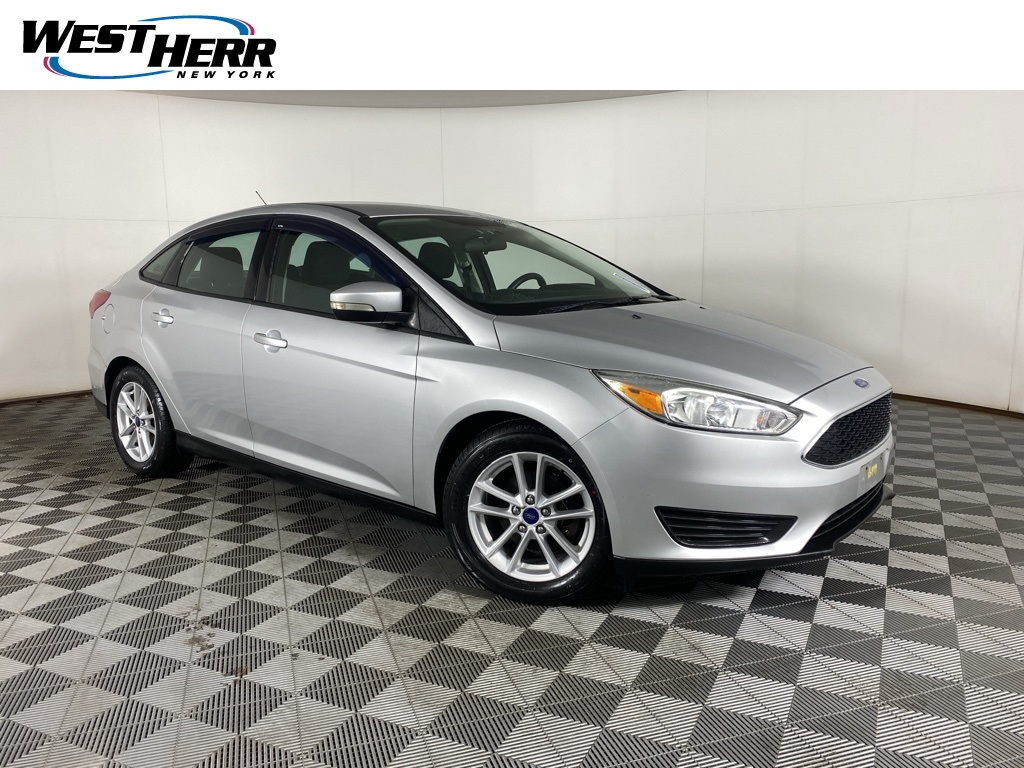2016 Ford Focus SE's photo