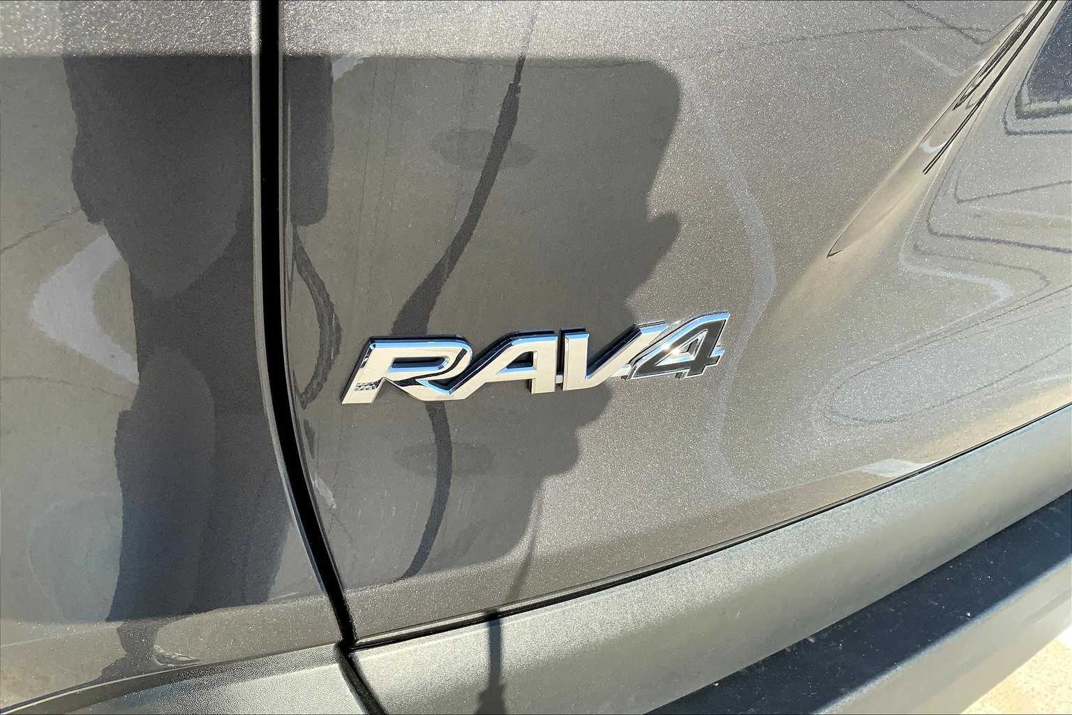 2024 Toyota RAV4 XLE photo 27