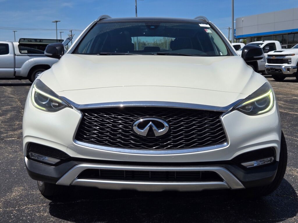 2018 Infiniti QX30 Premium photo 3