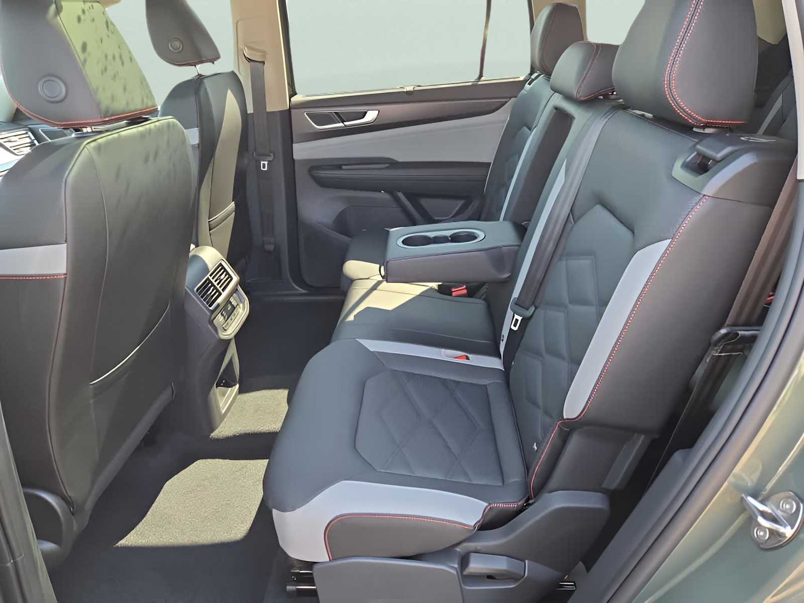 2026 Volkswagen Atlas Peak Edition SE photo 27