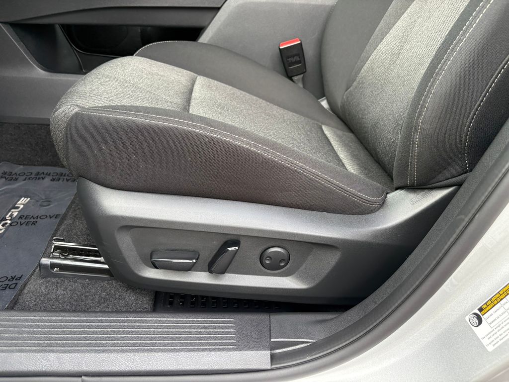 2024 Nissan Rogue SV photo 11