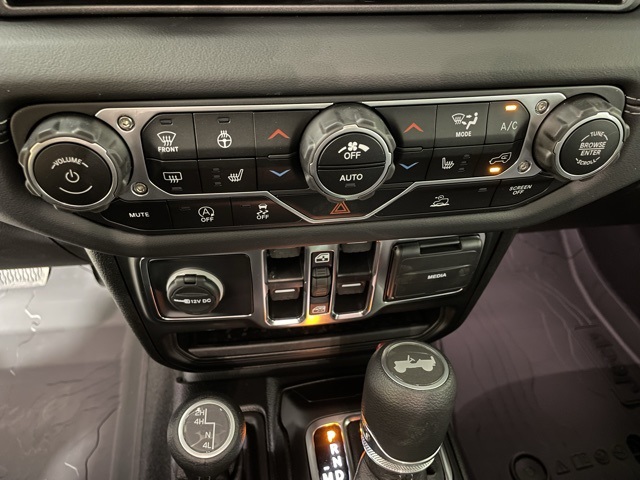 2025 Jeep Wrangler Sahara photo 29