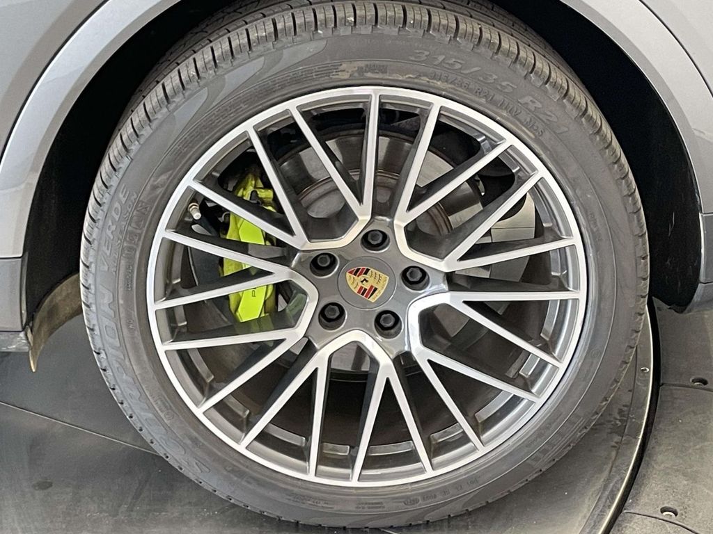 2022 Porsche Cayenne E-Hybrid Base photo 12