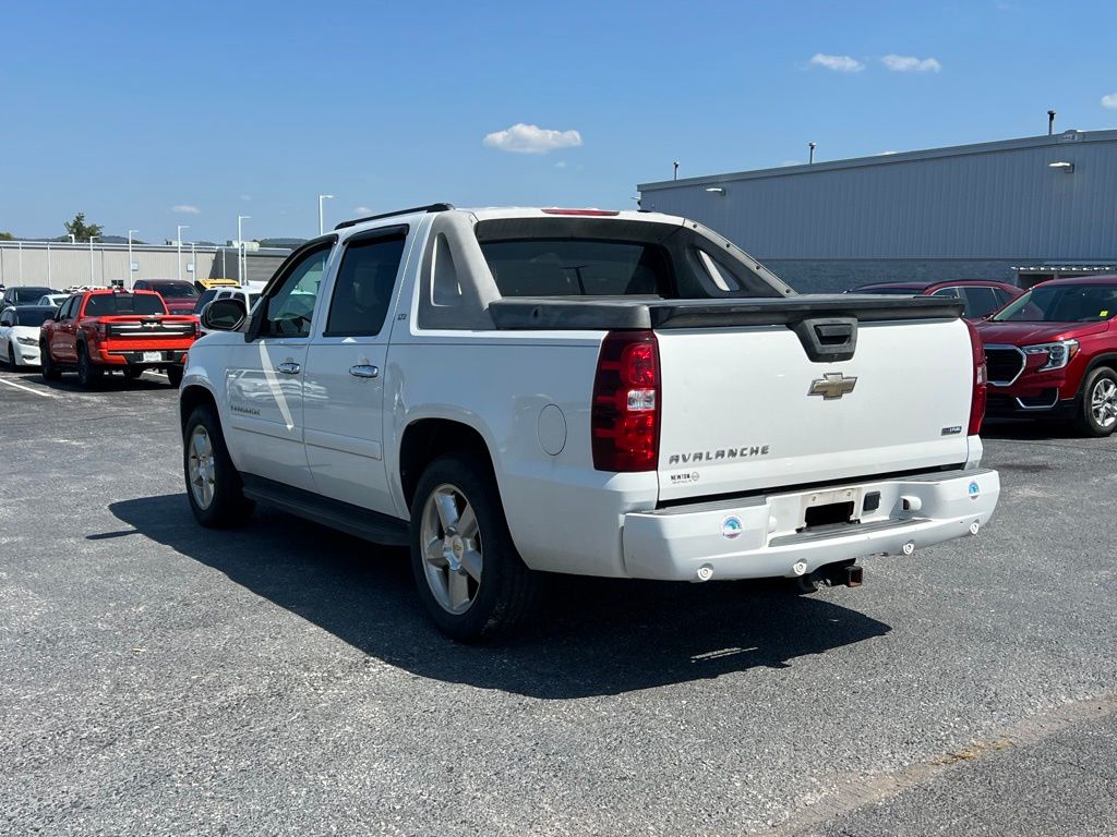 2008 Chevrolet Avalanche LTZ photo 6