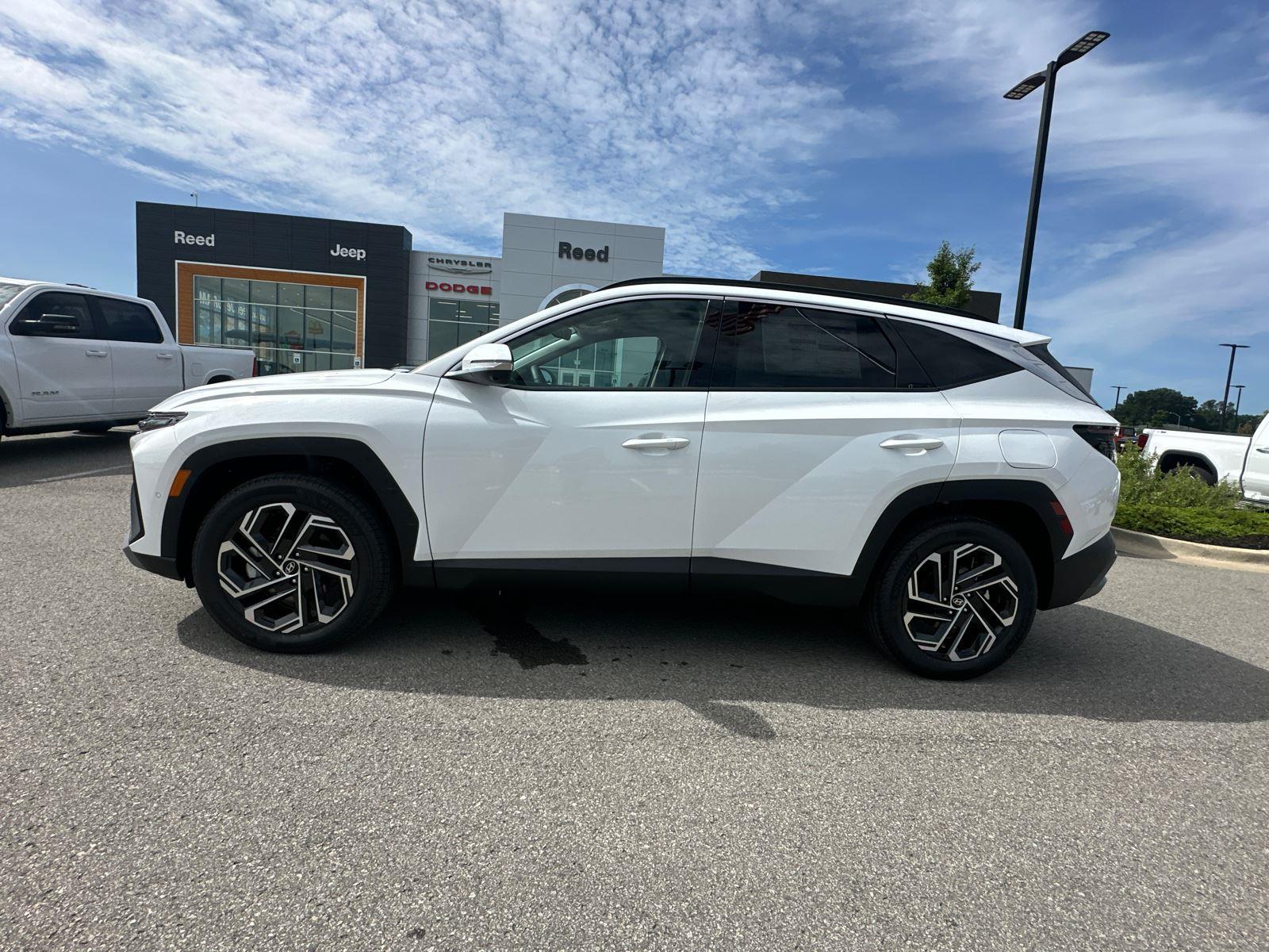 2025 Hyundai Tucson Limited photo 2