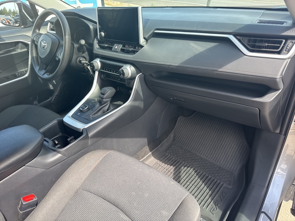 2024 Toyota RAV4 Hybrid LE photo 18