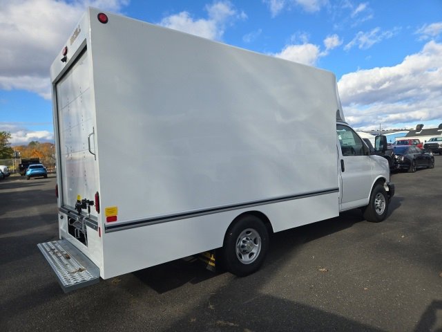 2025 Chevrolet Express Cutaway 3500 photo 3