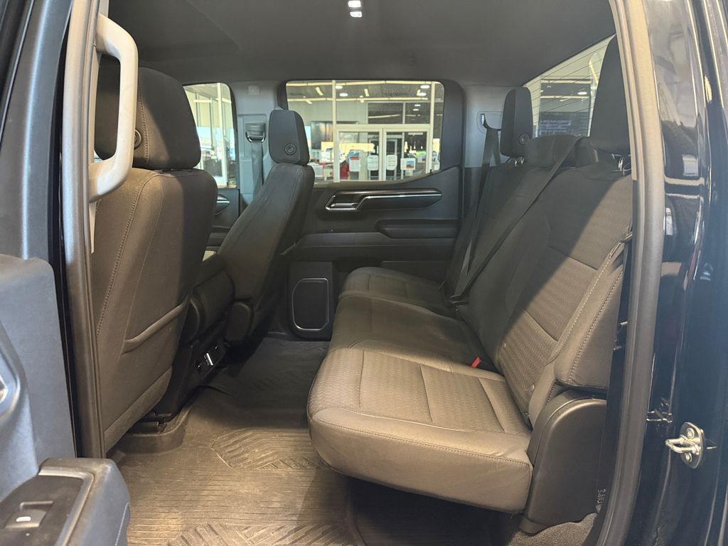 2023 Chevrolet Silverado 1500 RST photo 18