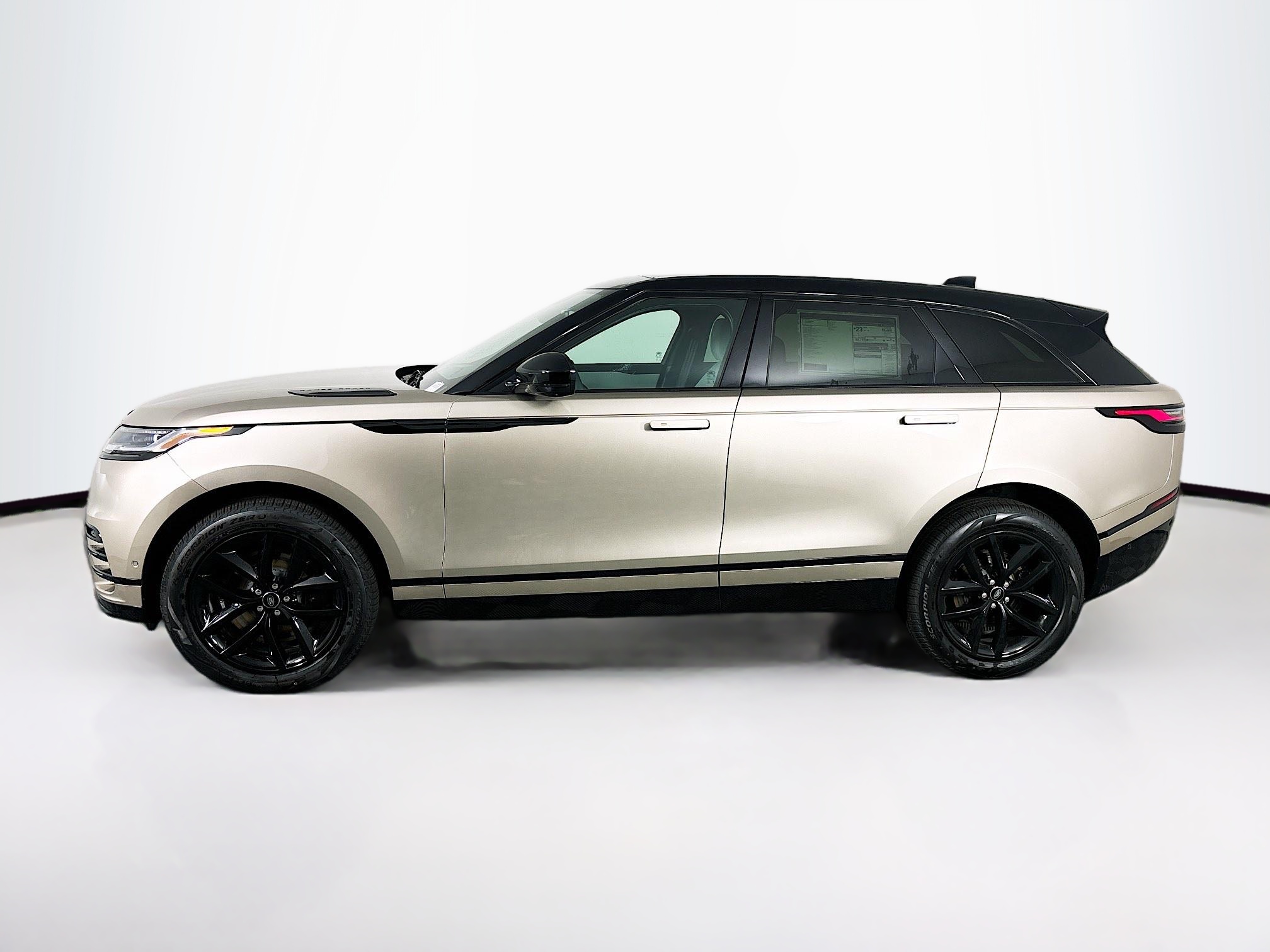 2026 Land Rover Range Rover Velar SE photo 4