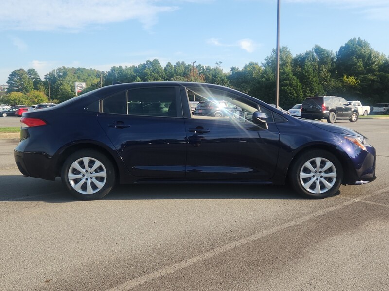 2020 Toyota Corolla LE photo 2