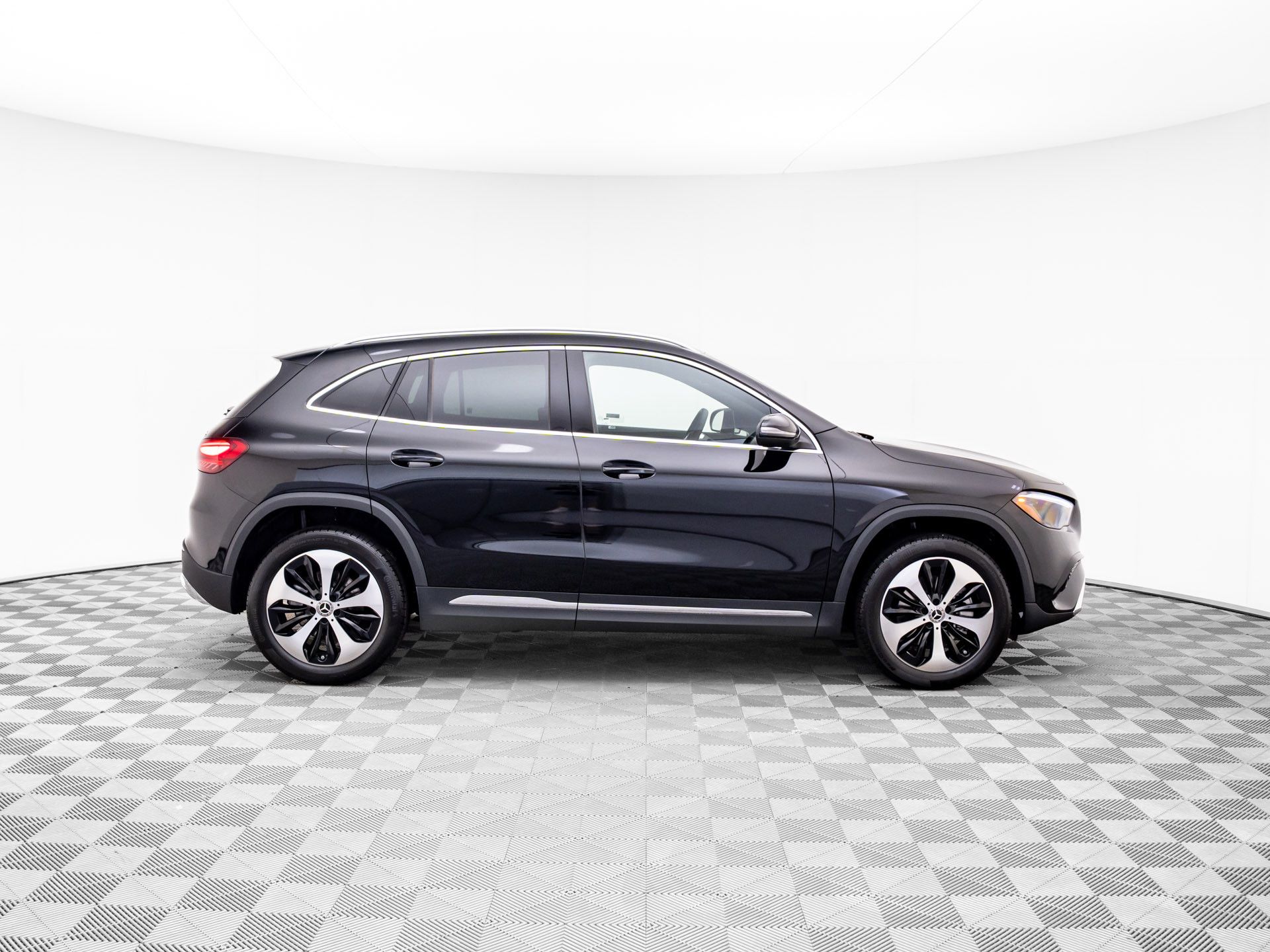 2026 Mercedes Benz GLA 250 4MATIC photo 3