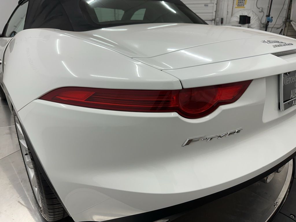 2017 Jaguar F-TYPE Premium photo 19