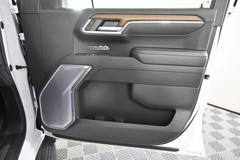 2023 Chevrolet Silverado 1500 High Country photo 12