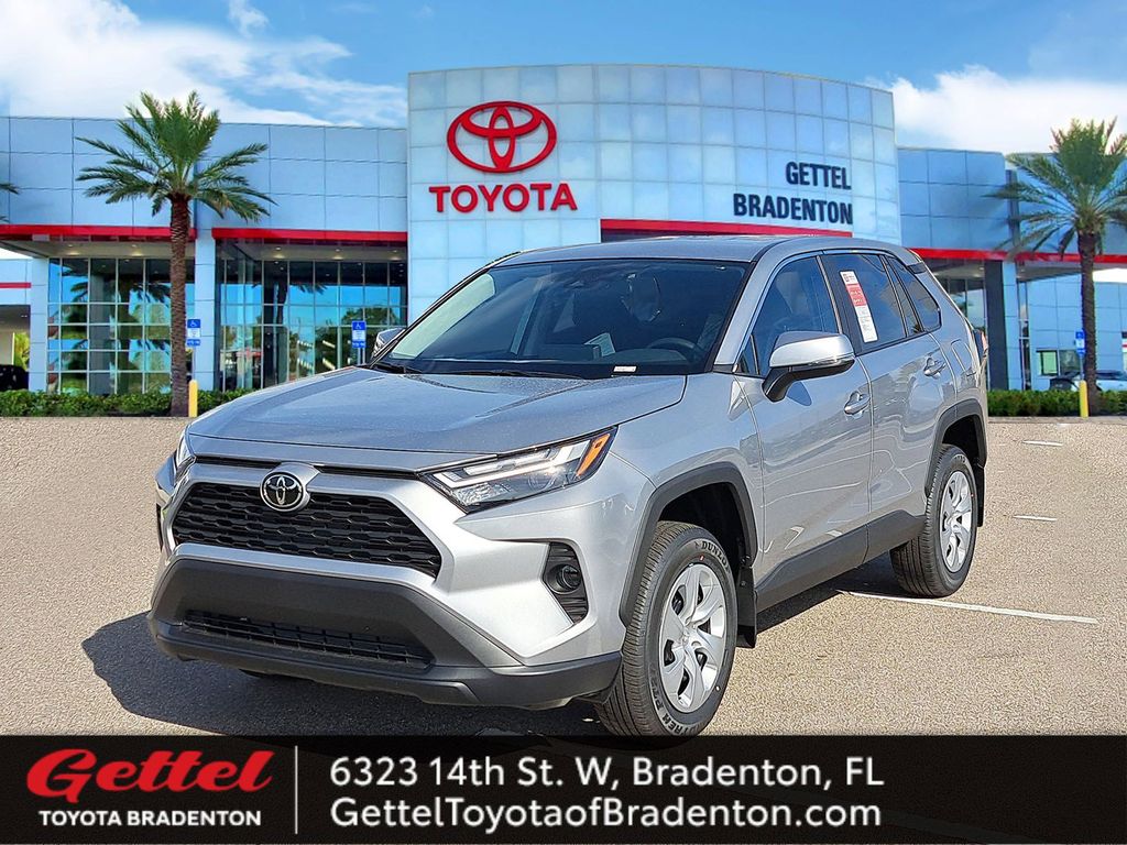 2025 Toyota RAV4 LE's photo