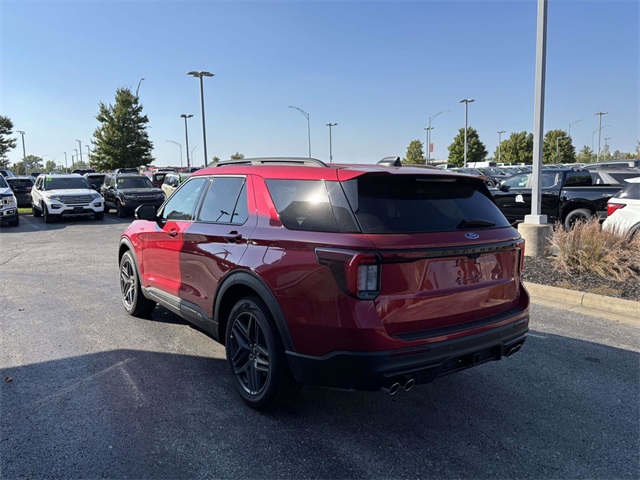 2025 Ford Explorer ST photo 2