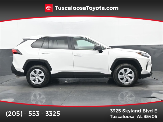 2025 Toyota RAV4 LE's photo