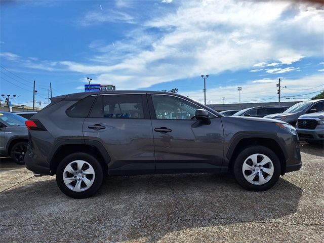 2024 Toyota RAV4 LE photo 4