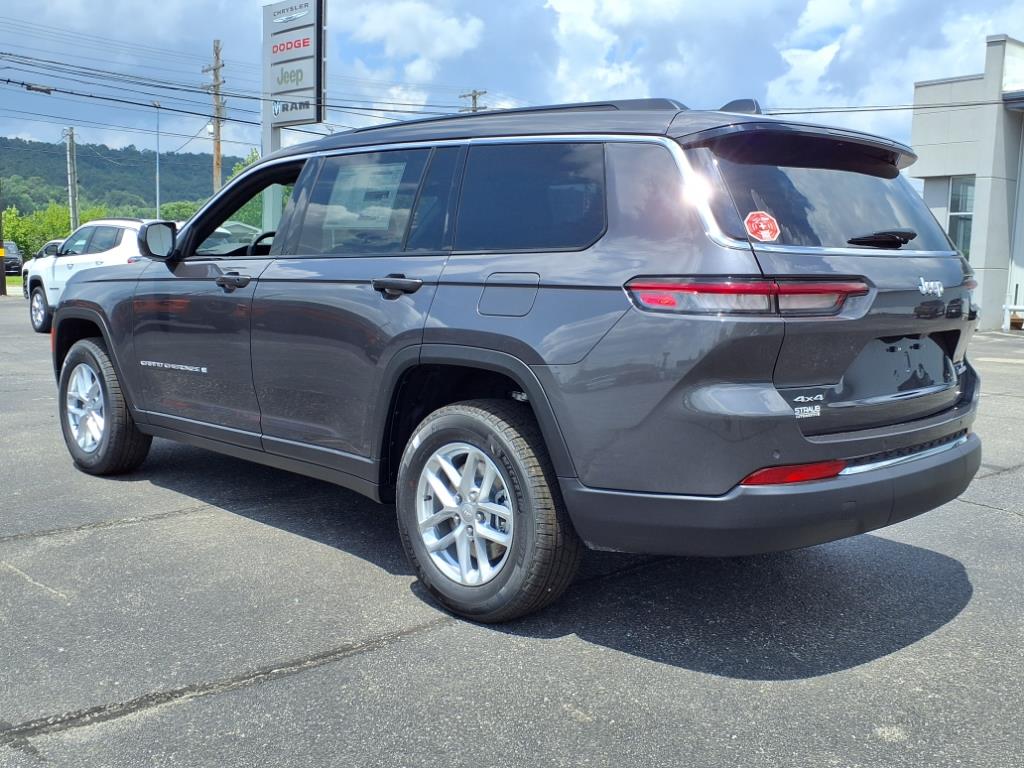 2025 Jeep Grand Cherokee Laredo photo 3