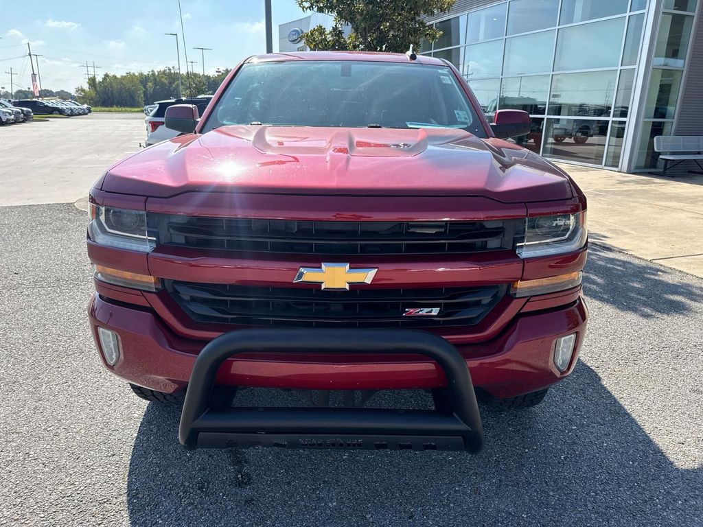 2018 Chevrolet Silverado 1500 LT photo 2