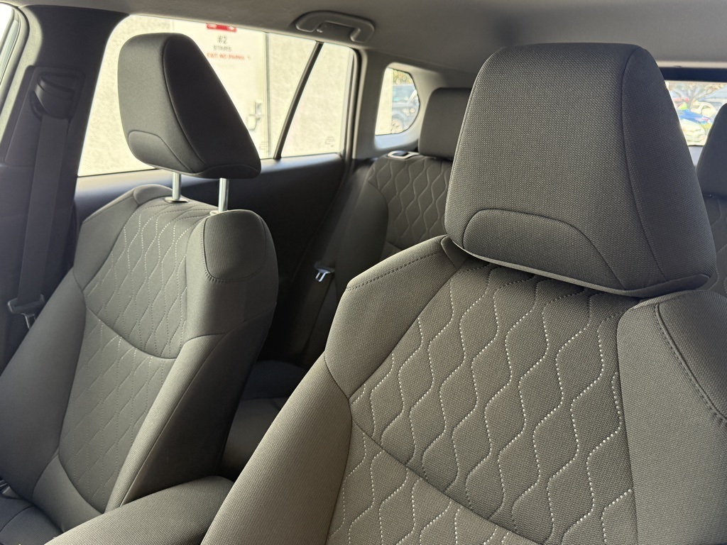 2022 Toyota Corolla Cross LE photo 14