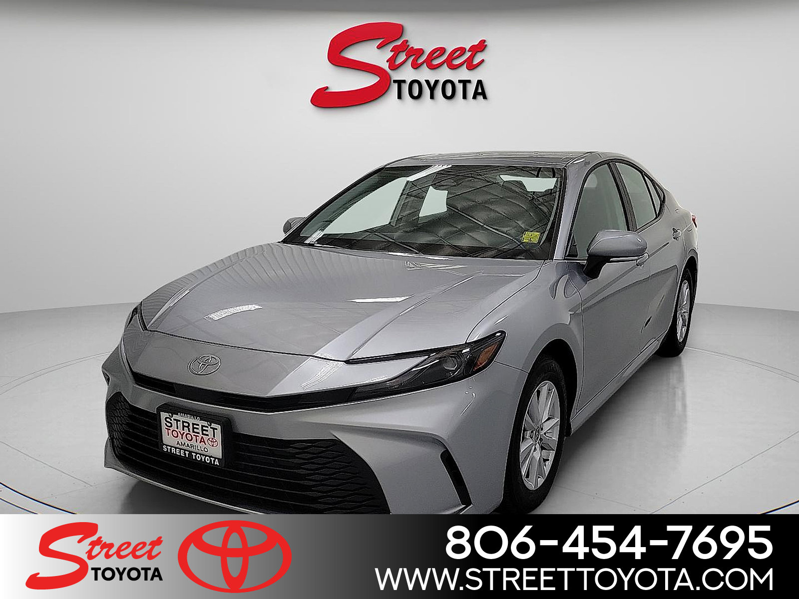 2025 Toyota Camry LE's photo