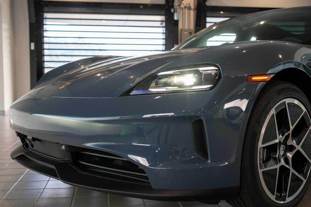 2025 Porsche Taycan 4 photo 11
