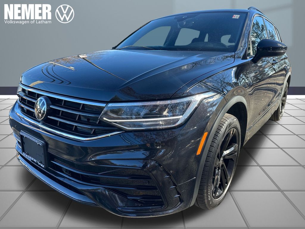2024 Volkswagen Tiguan SE R-LINE BLACK's photo