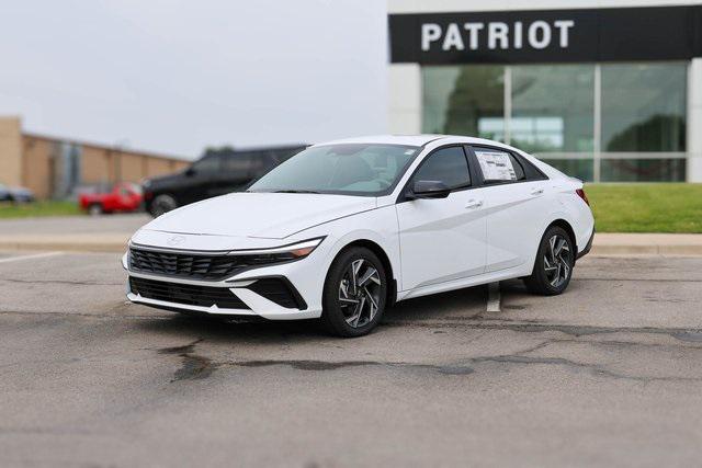 New 2025 White Hyundai SEL Sport image 1