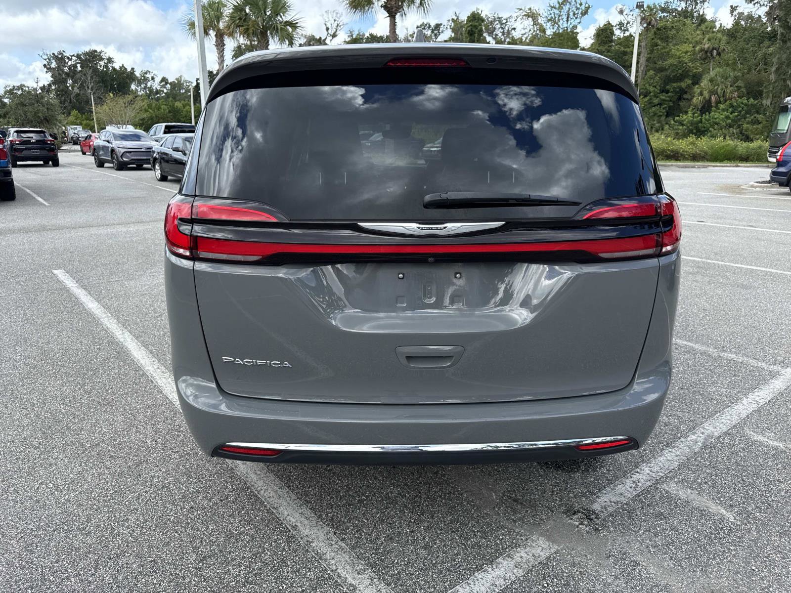 2022 Chrysler Pacifica Touring L photo 4