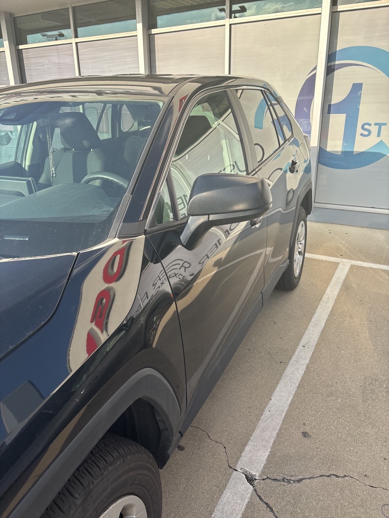 2024 Toyota RAV4 LE photo 4