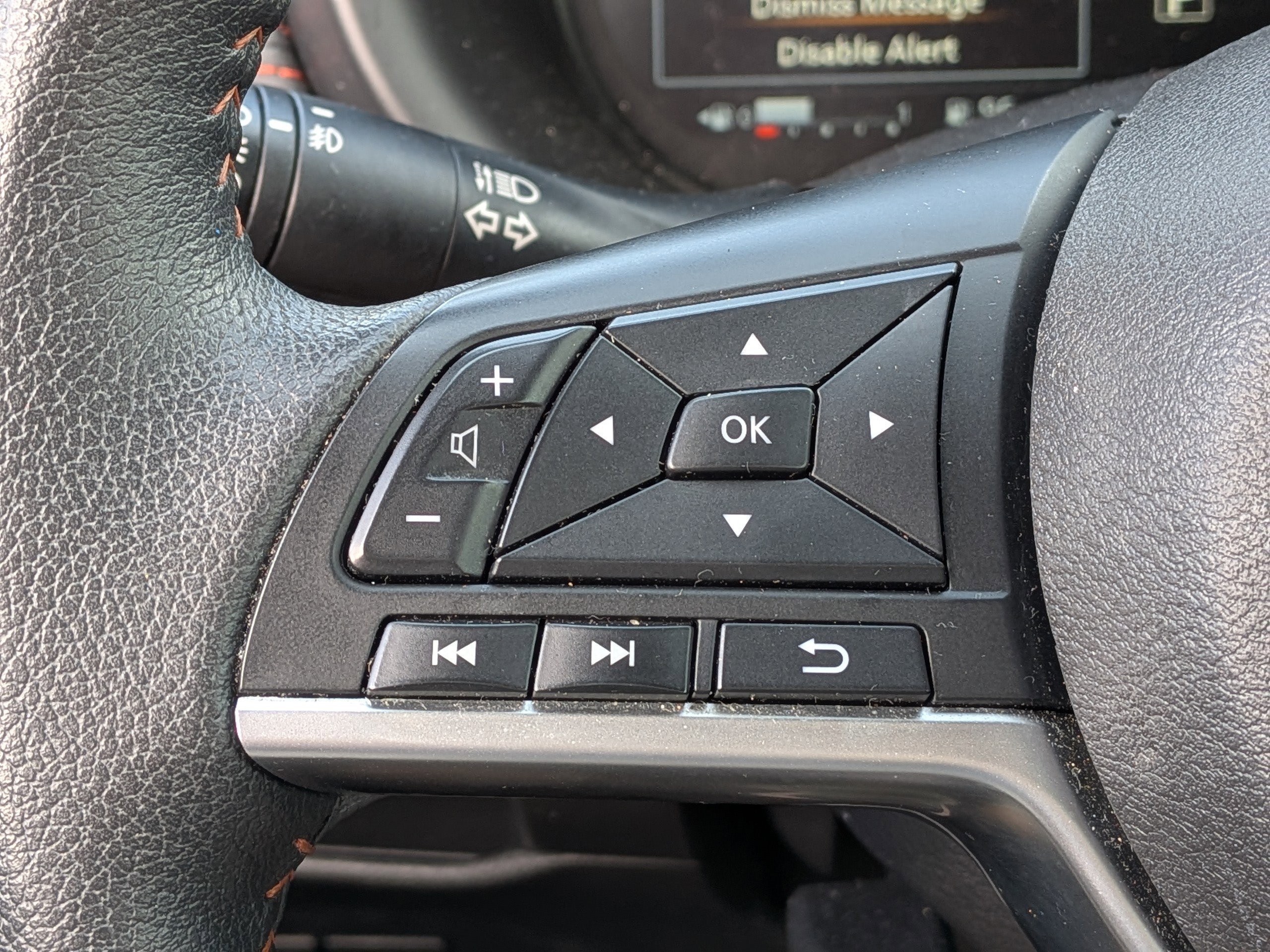 2023 Nissan Kicks SR photo 19