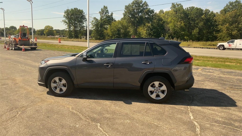 2019 Toyota RAV4 XLE photo 2