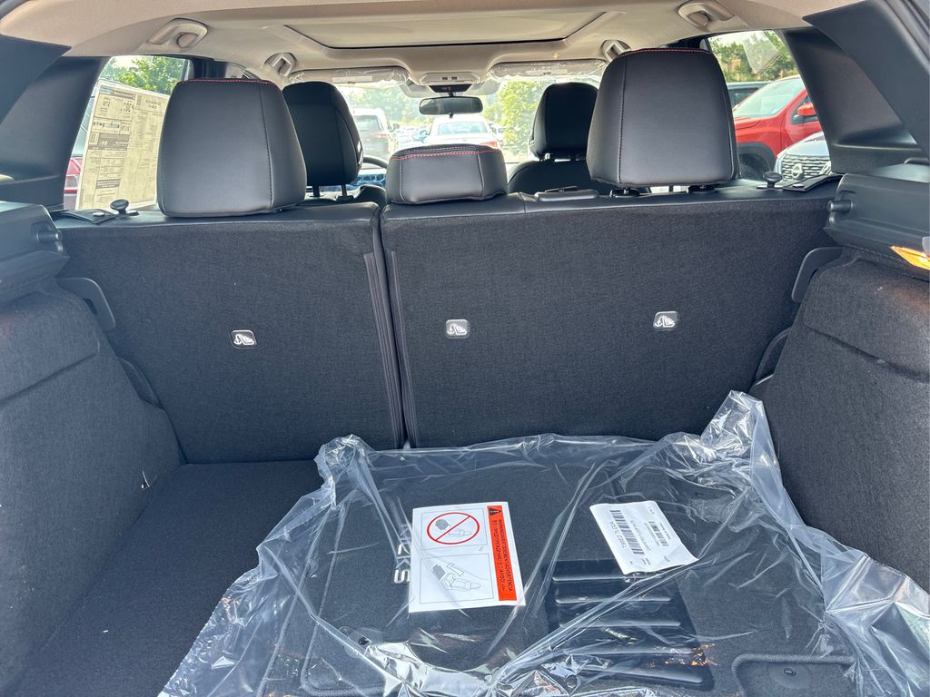 2025 Nissan Kicks SR photo 16