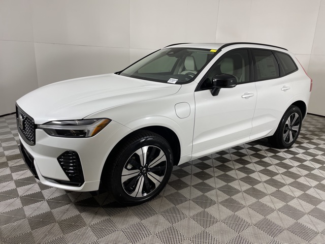 2024 Volvo XC60 Recharge T8 Core photo 6
