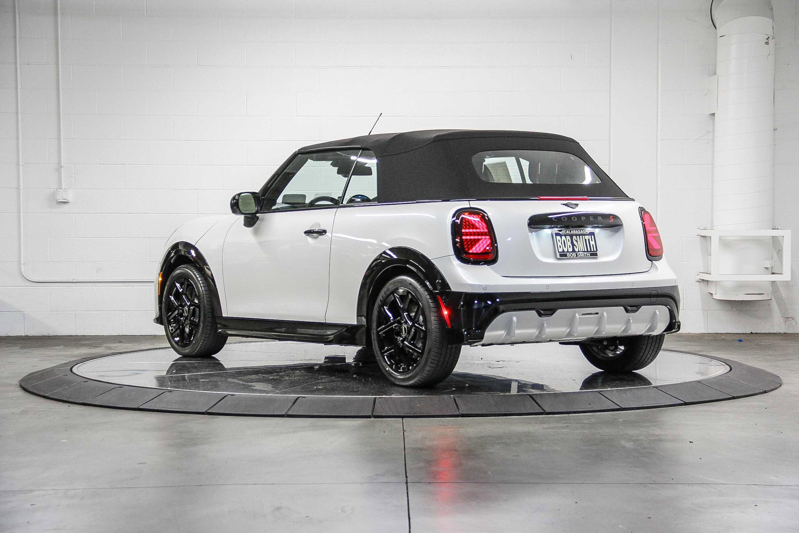 2026 Mini Cooper Convertible Iconic photo 3