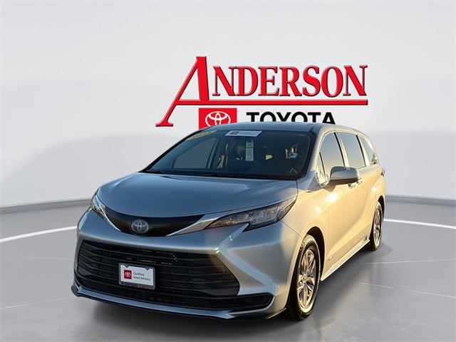 2021 Toyota Sienna LE's photo