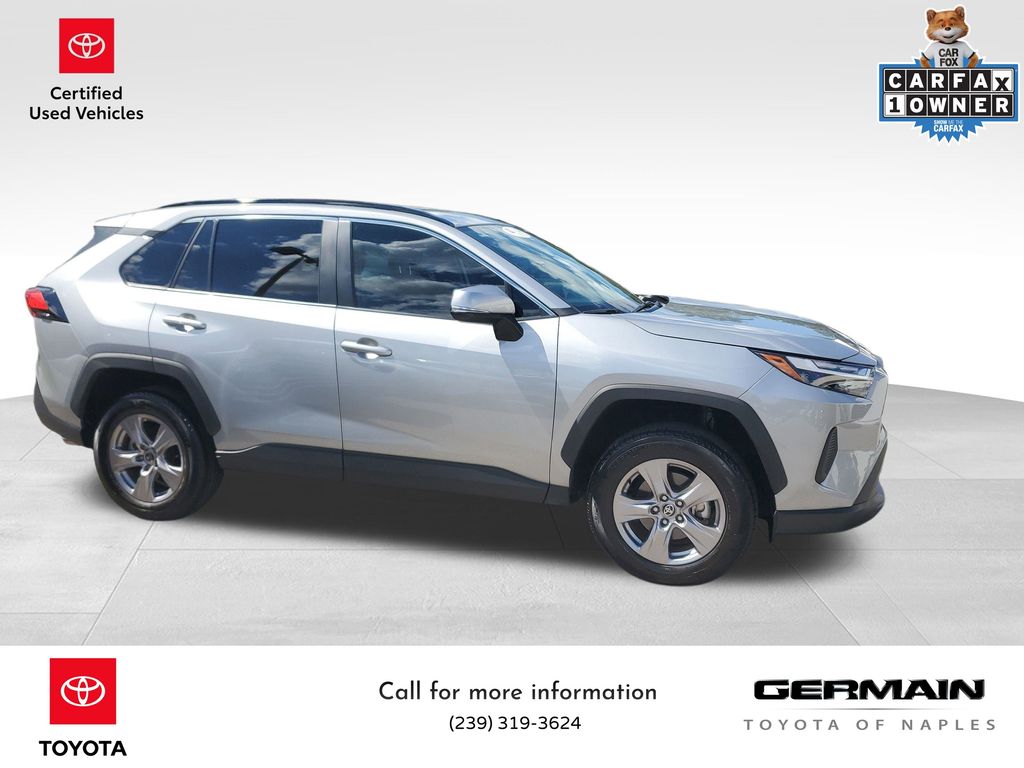 2025 Toyota RAV4 XLE photo 4