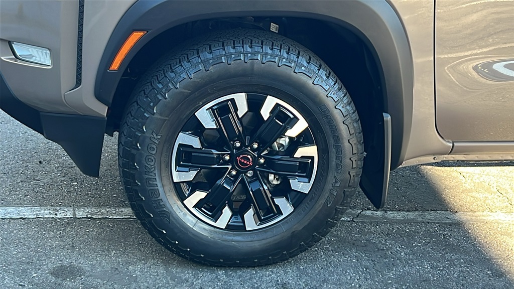 2022 Nissan Frontier PRO-X photo 2